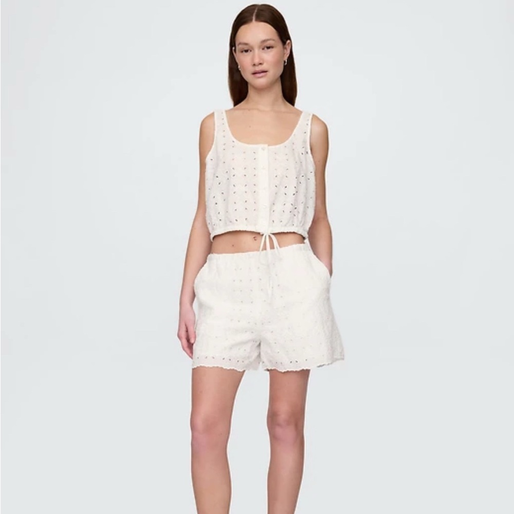 Gap Women's White Eyelet Shorts NWT